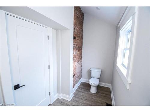 24 Elmview Street E, Welland, ON - Indoor Photo Showing Bathroom