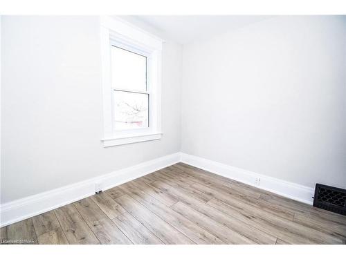 24 Elmview Street E, Welland, ON - Indoor Photo Showing Other Room