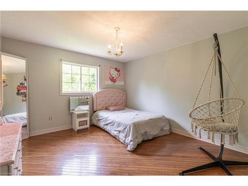 107 Colbeck Drive, Welland, ON - Indoor Photo Showing Bedroom