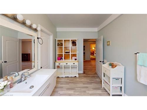 107 Colbeck Drive, Welland, ON - Indoor Photo Showing Bathroom