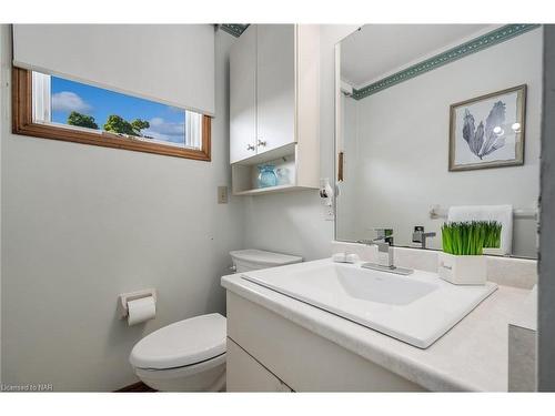 4 Harvest Oak Drive, St. Catharines, ON - Indoor Photo Showing Bathroom