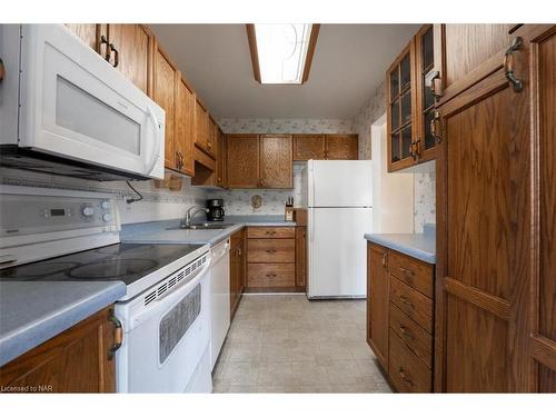 128 Devine Crescent, Thorold, ON - Indoor Photo Showing Kitchen