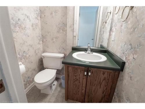 128 Devine Crescent, Thorold, ON - Indoor Photo Showing Bathroom
