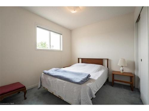 128 Devine Crescent, Thorold, ON - Indoor Photo Showing Bedroom