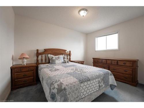 128 Devine Crescent, Thorold, ON - Indoor Photo Showing Bedroom