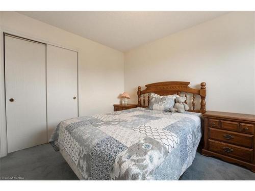 128 Devine Crescent, Thorold, ON - Indoor Photo Showing Bedroom