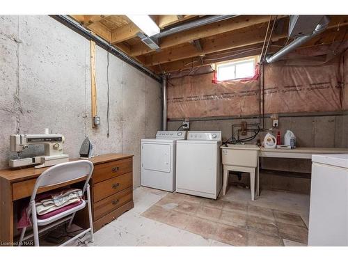 128 Devine Crescent, Thorold, ON - Indoor Photo Showing Laundry Room