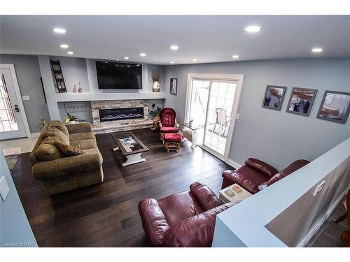 155 East West Line Road, Niagara-On-The-Lake, ON - Indoor Photo Showing Living Room With Fireplace