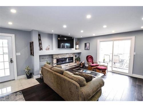 155 East West Line Road, Niagara-On-The-Lake, ON - Indoor Photo Showing Living Room With Fireplace