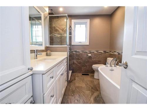 155 East West Line Road, Niagara-On-The-Lake, ON - Indoor Photo Showing Bathroom