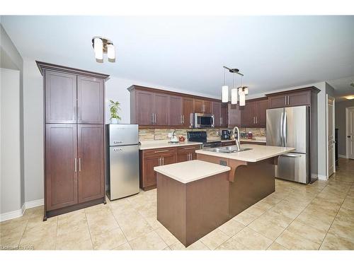 6518 Desanka Avenue Avenue, Niagara Falls, ON - Indoor Photo Showing Kitchen
