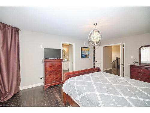 6518 Desanka Avenue Avenue, Niagara Falls, ON - Indoor Photo Showing Bedroom