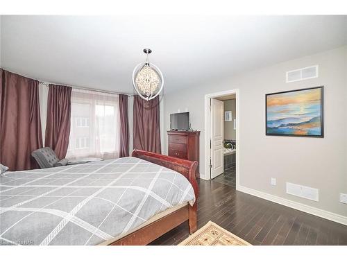 6518 Desanka Avenue Avenue, Niagara Falls, ON - Indoor Photo Showing Bedroom