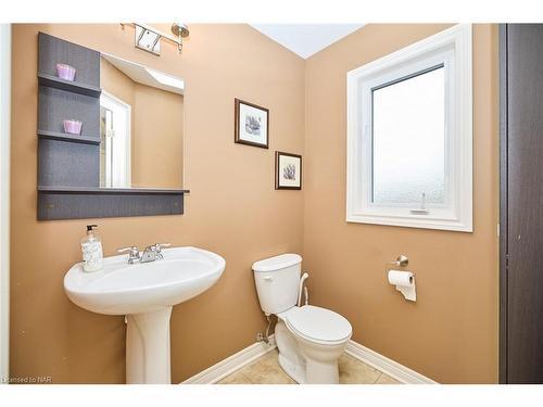 6518 Desanka Avenue Avenue, Niagara Falls, ON - Indoor Photo Showing Bathroom