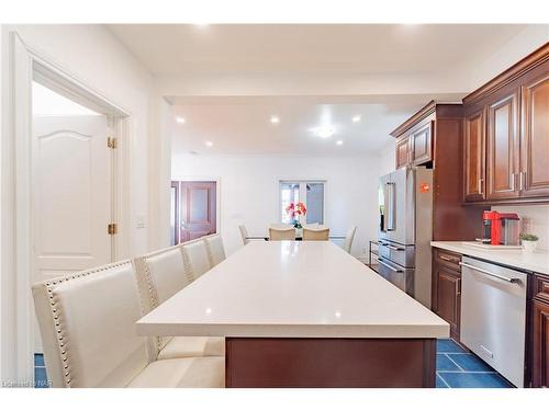 6571 Cleveland Avenue, Niagara Falls, ON - Indoor Photo Showing Kitchen