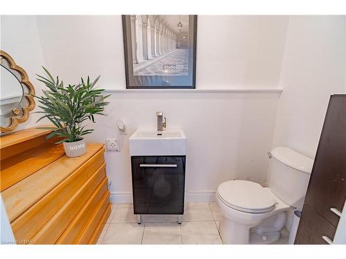 6571 Cleveland Avenue, Niagara Falls, ON - Indoor Photo Showing Bathroom