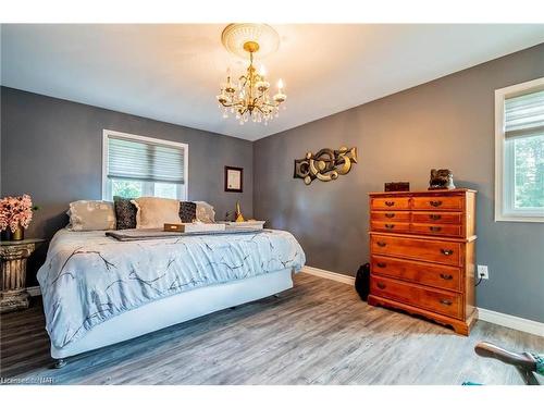 376 Aqueduct Street, Welland, ON - Indoor Photo Showing Bedroom
