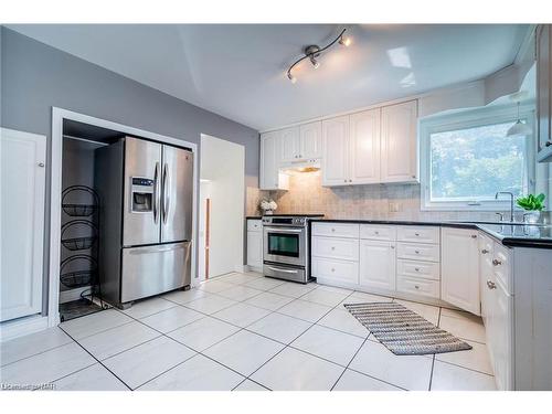 376 Aqueduct Street, Welland, ON - Indoor Photo Showing Kitchen