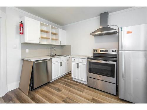 16 Patsy Avenue, Welland, ON - Indoor Photo Showing Kitchen