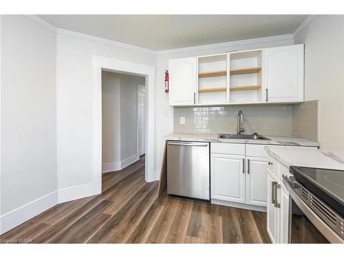 16 Patsy Avenue, Welland, ON - Indoor Photo Showing Kitchen