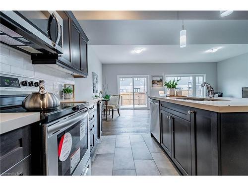 7209 Parsa Street, Niagara Falls, ON - Indoor Photo Showing Kitchen With Double Sink