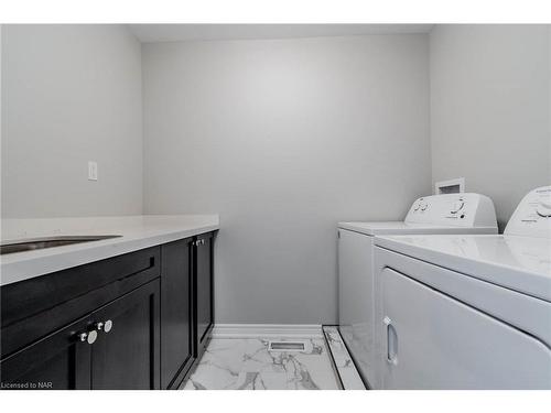 7209 Parsa Street, Niagara Falls, ON - Indoor Photo Showing Laundry Room