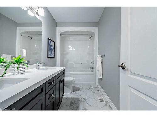 7209 Parsa Street, Niagara Falls, ON - Indoor Photo Showing Bathroom