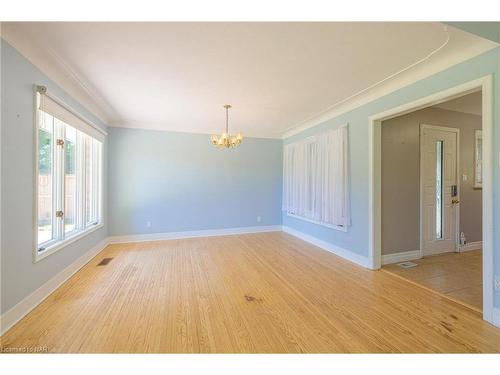 5580 Belmont Avenue, Niagara Falls, ON - Indoor Photo Showing Other Room