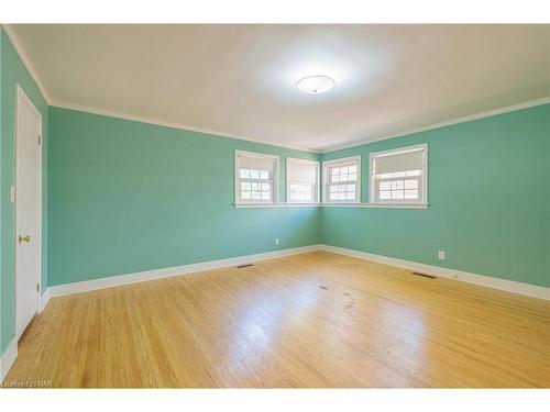 5580 Belmont Avenue, Niagara Falls, ON - Indoor Photo Showing Other Room