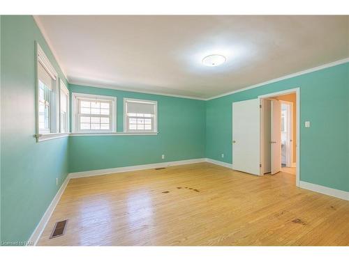 5580 Belmont Avenue, Niagara Falls, ON - Indoor Photo Showing Other Room