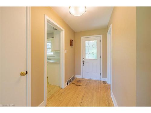 5580 Belmont Avenue, Niagara Falls, ON - Indoor Photo Showing Other Room