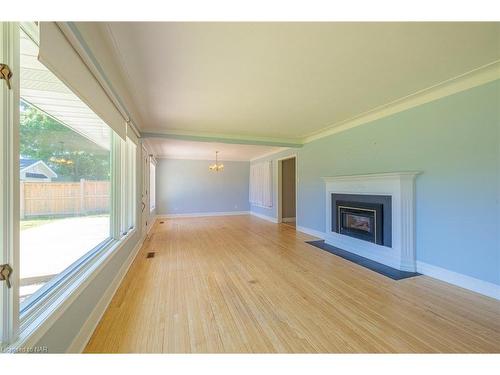 5580 Belmont Avenue, Niagara Falls, ON - Indoor Photo Showing Other Room With Fireplace