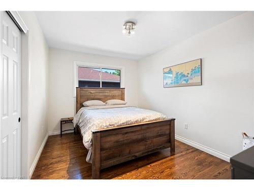 42 Claremount Circle, Welland, ON - Indoor Photo Showing Bedroom