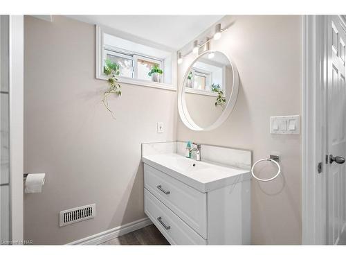 42 Claremount Circle, Welland, ON - Indoor Photo Showing Bathroom