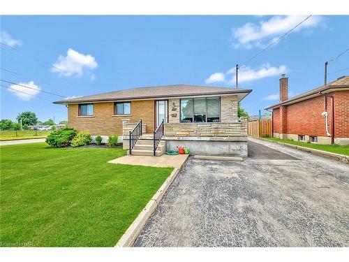 82 Balmoral Avenue, Welland, ON - Outdoor With Above Ground Pool