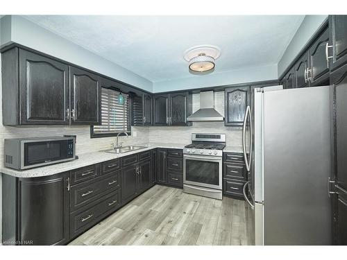 82 Balmoral Avenue, Welland, ON - Indoor Photo Showing Kitchen With Double Sink