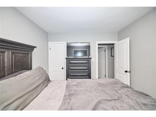 82 Balmoral Avenue, Welland, ON - Indoor Photo Showing Bedroom