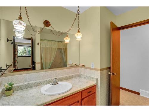 3290 Fairway Road, Niagara Falls, ON - Indoor Photo Showing Bathroom