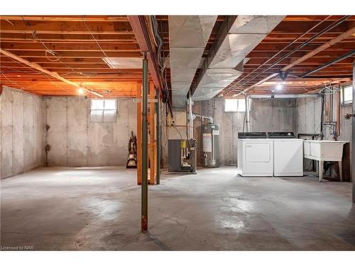 3290 Fairway Road, Niagara Falls, ON - Indoor Photo Showing Basement