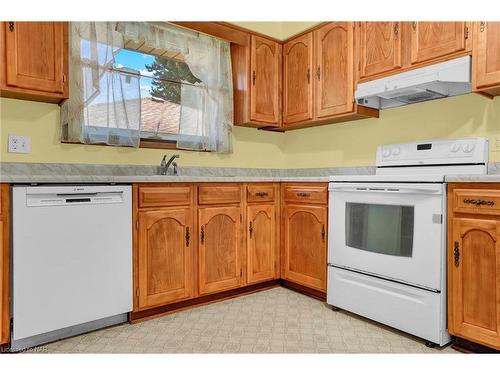 3290 Fairway Road, Niagara Falls, ON - Indoor Photo Showing Kitchen