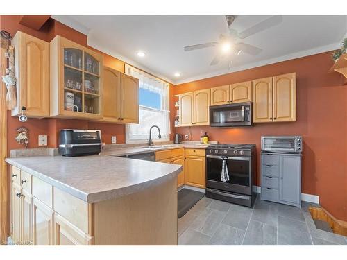 168 Young Street, Welland, ON - Indoor Photo Showing Kitchen