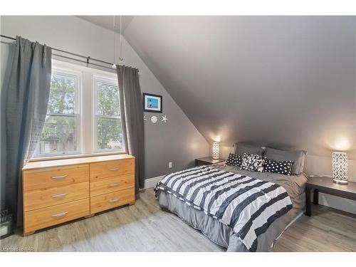 168 Young Street, Welland, ON - Indoor Photo Showing Bedroom