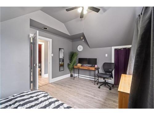 168 Young Street, Welland, ON - Indoor Photo Showing Bedroom