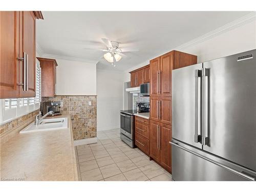 3533 Gainsborough Avenue, Niagara Falls, ON - Indoor Photo Showing Kitchen With Stainless Steel Kitchen