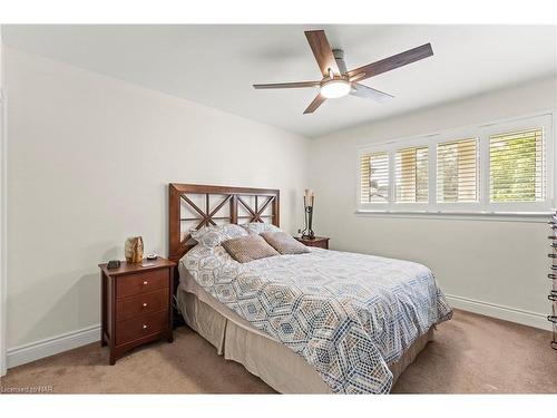 3533 Gainsborough Avenue, Niagara Falls, ON - Indoor Photo Showing Bedroom