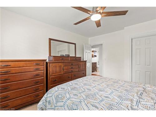 3533 Gainsborough Avenue, Niagara Falls, ON - Indoor Photo Showing Bedroom