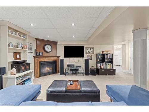 3533 Gainsborough Avenue, Niagara Falls, ON - Indoor Photo Showing Living Room With Fireplace