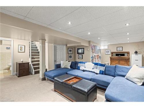 3533 Gainsborough Avenue, Niagara Falls, ON - Indoor Photo Showing Living Room