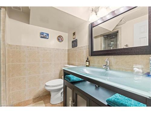 3533 Gainsborough Avenue, Niagara Falls, ON - Indoor Photo Showing Bathroom