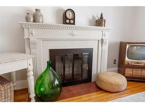 120 Edgar Street, Welland, ON - Indoor Photo Showing Living Room With Fireplace